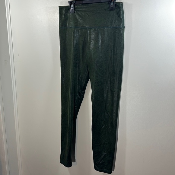 Offline by Aerie Size Large Green Sheen Black Crackle Soft Stretch Leggings - Picture 3 of 9